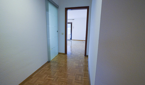 Erdgeschosswohnung mit Süd-Terasse, Gartenteil und zwei Kellern