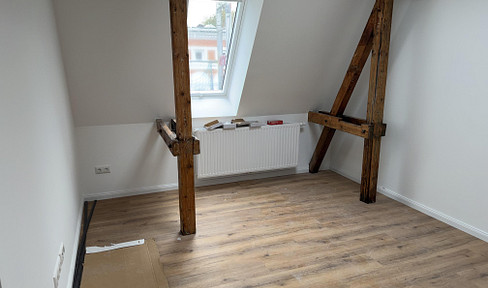 Nur für Physio oder Ergotherapeut Charmante sanierte 2 oder 3-Zimmer-Altbauwohnung Neubau-Standard.