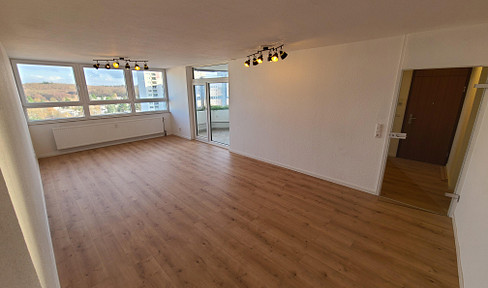 Completely renovated 2.5-room apartment with bathroom, guest WC & new fitted kitchen in Darmstadt
