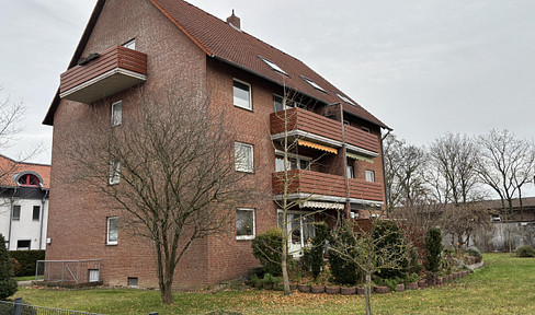 Gut geschnittene, helle 3-Zimmer-Wohnung mit Balkon.