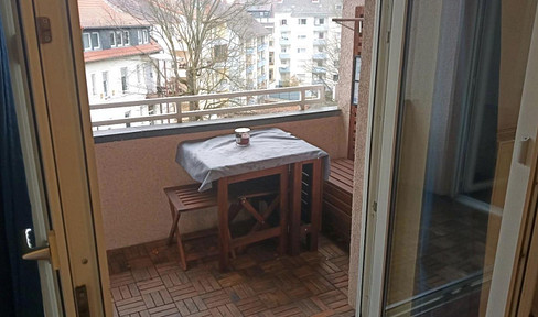 Charmante 2,5 Zimmer-Wohnung mit großer Wohnküche & Balkon (4. OG) Lu-Süd