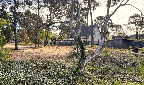 Building plot in the second row - Unobstructed view - No commission fees - No developer restrictions.