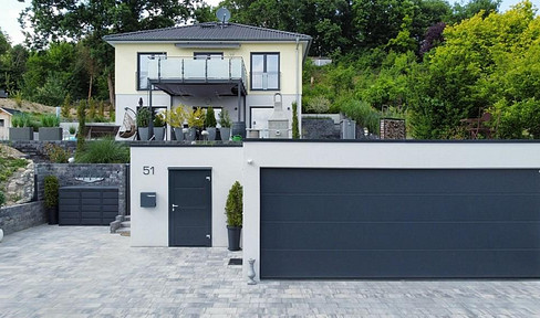 FREE OF COMMISSION! EFH with large pool, garages and unobstructed 180° view of the Aisch valley - first occupancy '23