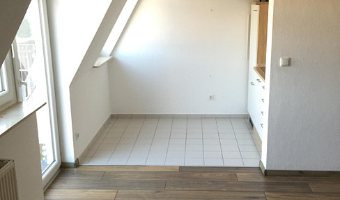 Schicke 1 Raum Wohnung, Einbauküche, Badewanne, Südbalkon, Parkplatz, Provisionsfrei