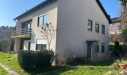 Gepflegtes Dreifamilienhaus in exklusiver Lage mit hervorragender Fernsicht - Bezugsfrei!