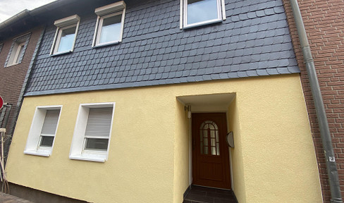 Zentrales modernes Einfamilienhaus mit Grundstück