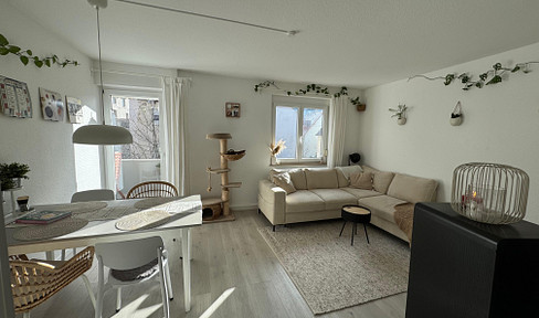 Refurbished 2-room apartment with home office niche & balcony centrally located in S-Feuerbach