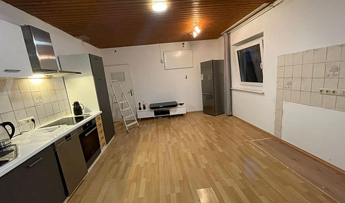 Sanierungsbedürftiges 3-Familienhaus + Genehmigung zum Anbau einer zus. Wohneinheit