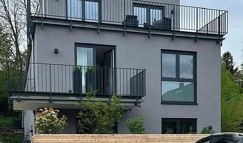 Two-bedroom penthouse apartment with roof terrace & high-quality fitted kitchen in the center of Overath