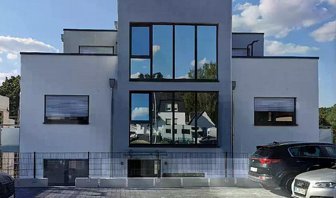 Modern and bright 4-room apartment as good as new with 3 balconies on the ground floor in Solingen