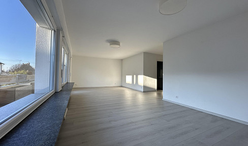 RESERVED - Bright 4.5-room apartment (approx. 101 m²) with terrace + garage *NO COMMISSION FEES*.