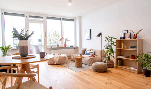 Erstbezug nach Sanierung: Zentrale 3-Zimmer Wohnung mit sonnigen West-Balkon