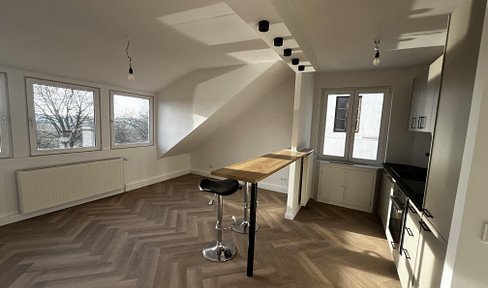 Dream location on the Weser: Stylish 2-room apartment with stadium view