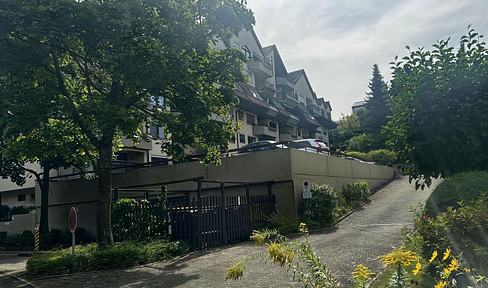 Beutelsbach: Light-flooded 3.5-room apartment and underground parking space