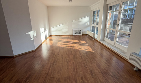 Modernes Wohnen in Sasel: 3,5 Zimmer, Südwest-Balkon, Aufzug & 2 TG-Plätze