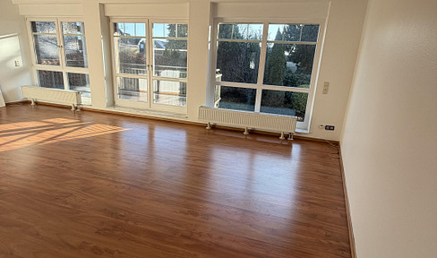 Hamburg-Sasel: Barrier-free 3.5-room apartment (117 m²) with elevator & 2 underground parking spaces