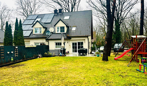 Pure nature at the Hahneberg, yet still quickly accessible to the city center. "NO COMMISSION."