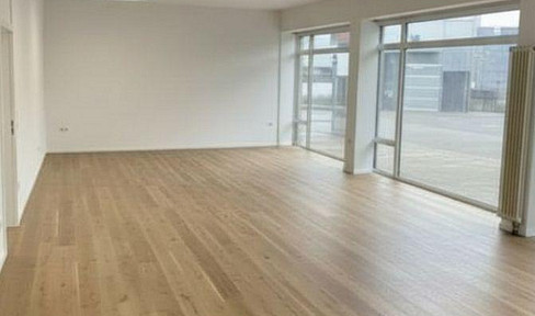 Bright and modern commercial space with large shop windows, flexibly divisible from 50 - 292 sqm