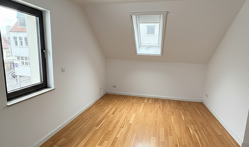 Living with plenty of open space in maisonette with attic studio in Mühlheim city center