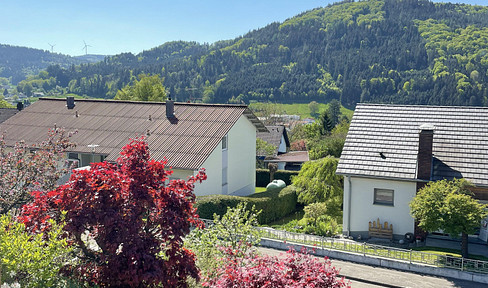Bezugsfrei und ohne Provision Haus auf 5 Zimmer mit Terrasse und Garage