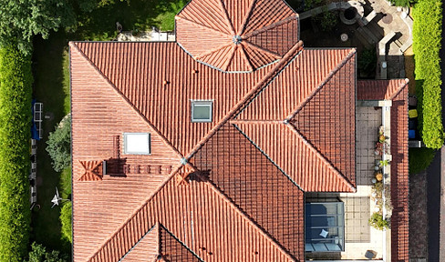 Außergewöhnliche Architekten-Landhausvilla mit Einliegerwohnung in bester Wohnlage!