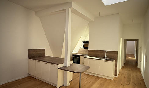 Ready-to-occupy 3-room penthouse apartment with roof terrace in Charlottenburg-Wilmersdorf