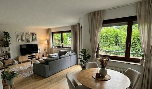 Furnished & modern, completely renovated 2-room apartment with balcony, underground parking space - centrally located in Leonberg