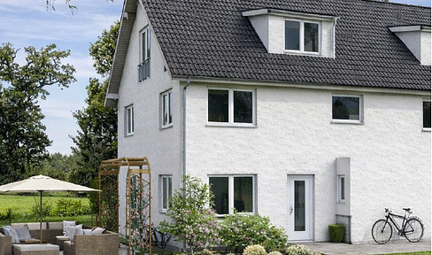 Living like in a detached house, with endless space, a secluded south-facing orientation, and a commission of €0.