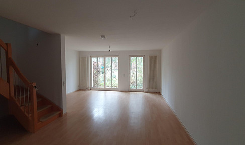 DUPLEX APARTMENT WITH GARDEN, PARKING SPACE, AND EXCLUSIVE USE OF THE ROOF/TERRACE.