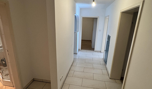 Stylish 3-room mezzanine apartment close to the city center with balcony & garage