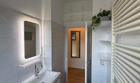 WG Zimmer/ Cozy room in shared apartment near U8