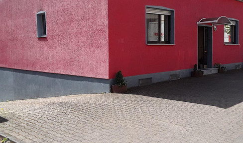 Schönes Ein bis Zweifamilienhaus mit PVA und perfekter Anbindung