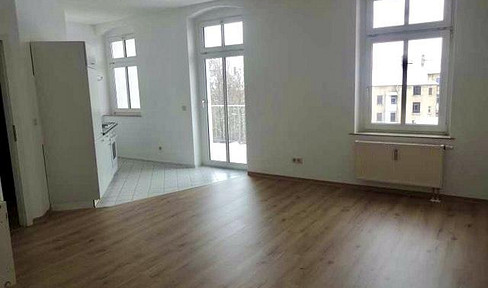 1 - Raum Wohnung mit Balkon und EBK