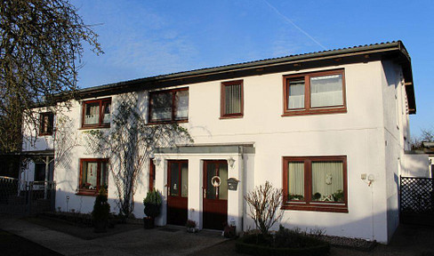 Sehr schöne renovierte 3 Zimmer Wohnung ab sofort zu vermieten