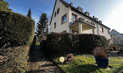 Well-kept three-party house with spacious garden, terraces and balcony in an idyllic valley location!