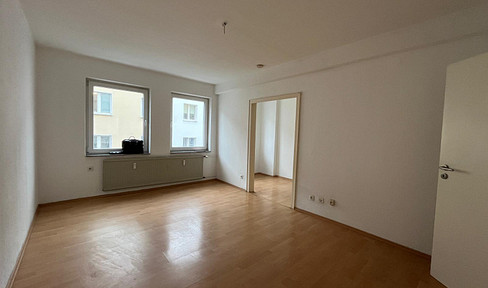 3-room apartment with balcony, centrally located, available immediately