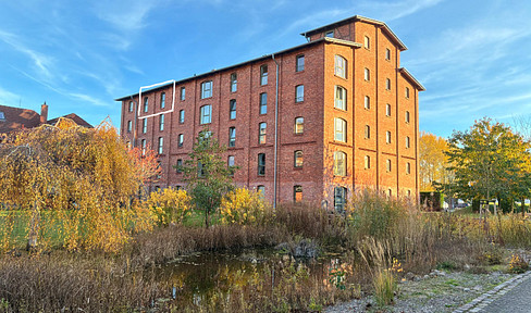 Historic residential jewel in the granary: modern loft feeling commission-free from private owner!