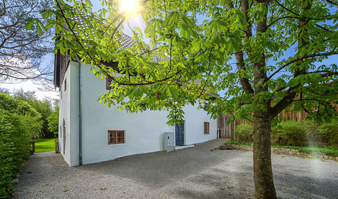 hemalige Wassermühle in malerischer Berglandschaft