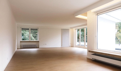 Spacious penthouse apartment in Bensberg with 5 rooms directly on the Königsforst
