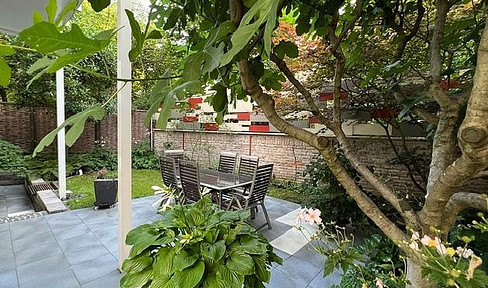 Old building 4 room residential jewel with garden, sauna + garage in FFM Ostend Bornheim, garden apartment with peace factor