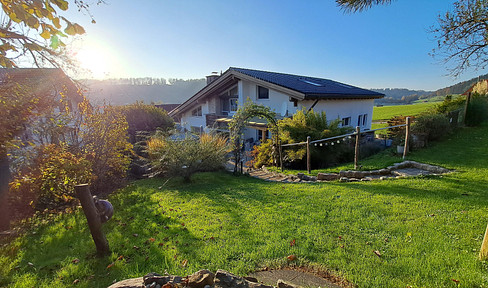 FROM PRIVATE: Sunny feel-good house with apartment in Ostallgäu