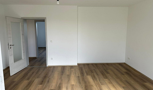 High-quality renovated 3-room apartment in Regensburg near industrial park