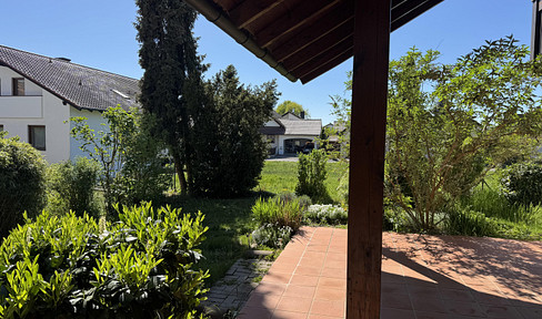 Gartenwohnung mit überdachter Terrasse und 5 Zimmern