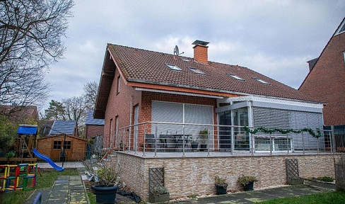 Großes Mehrgenerationenhaus mit Einliegerwohnung - auch als Mehrfamilienhaus nutzbar.