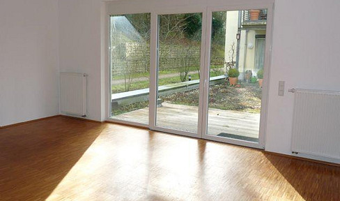 helle Erdgeschosswohnung mit großzügiger Terrasse in ruhiger Gartenanlage am Rotenbühl