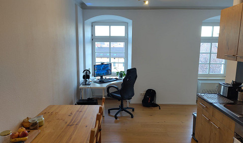 Helle, schöne 1,5 Zimmer Wohnung