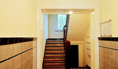 Lichtdurchflutete 2,5 Zimmer Wohnung courtagefrei in Winterhude