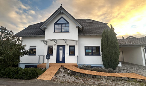 Spacious, energy-efficient Huxel timber detached house with granny apartment St. Leon, 10.5 rooms