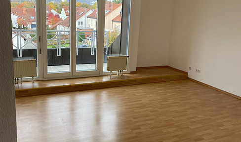 3 Zimmer Wohnung mit 2 Balkonen und EBK im Herzen von Liederbach