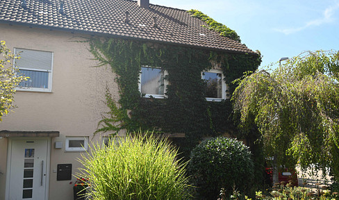 Vielversprechende Doppelhaushälfte in ruhiger Lage mit Garten